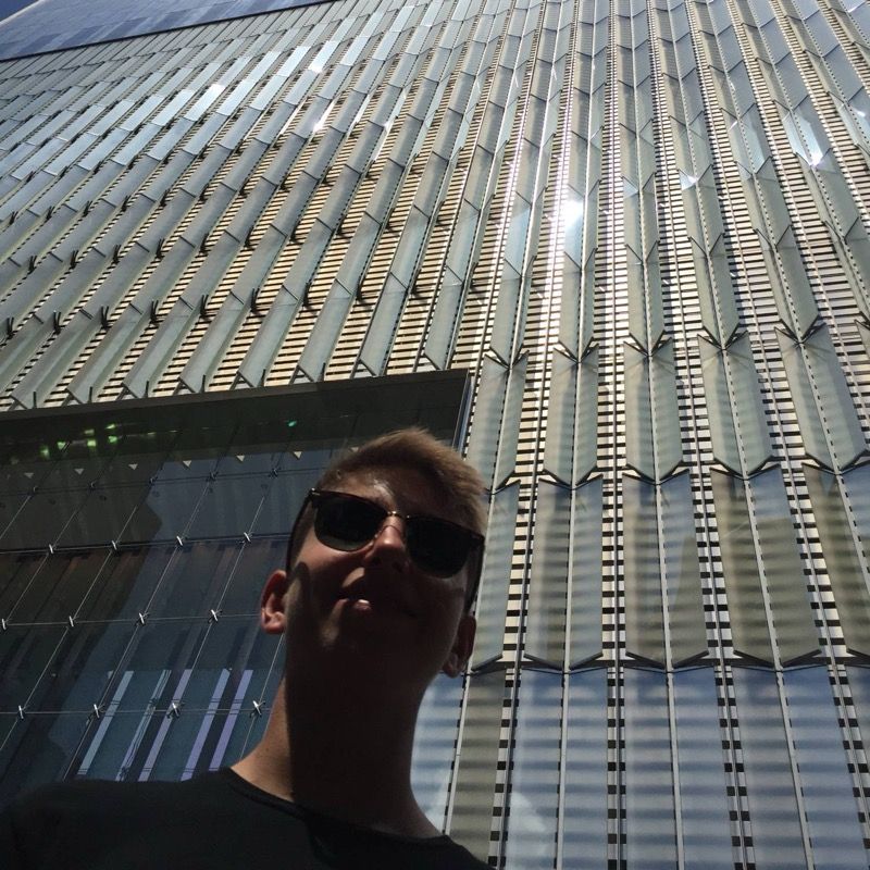 Selfie in front of the glass facade of a New York skyscraper